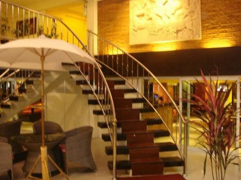 Central Place Hotel