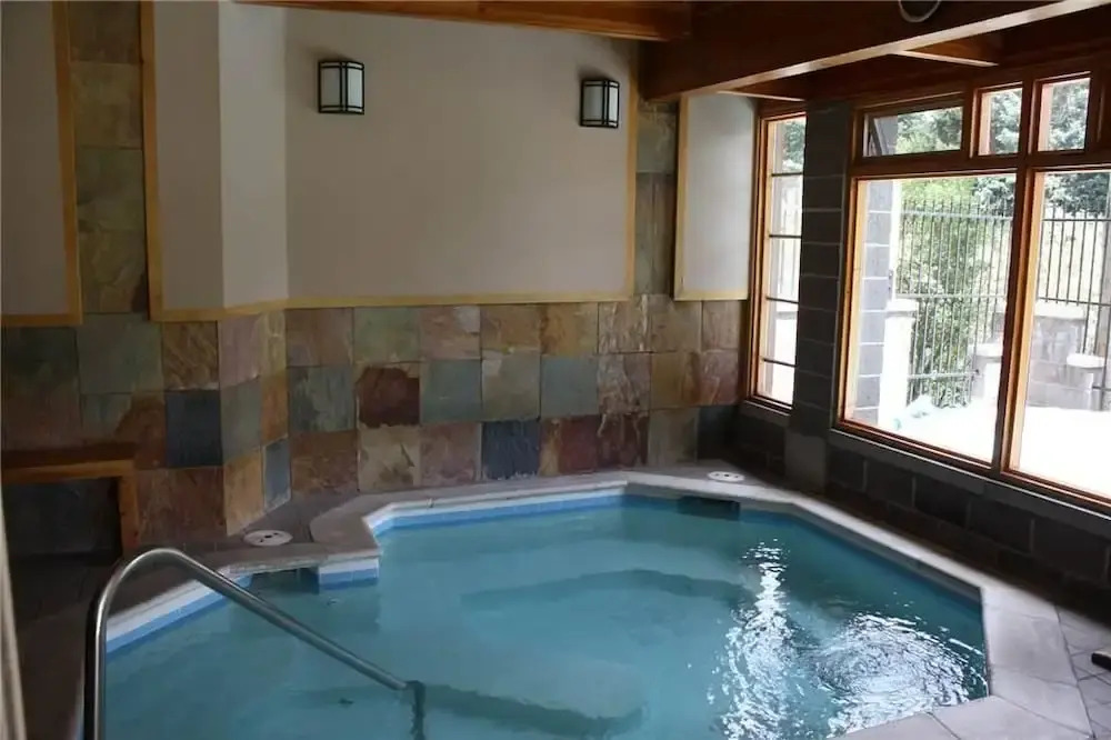Trail's End 509 Downtown Condos with on-site Hot Tub