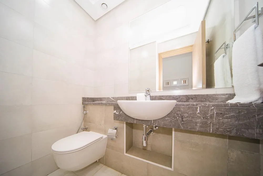Business Bay 1BR Canal View Rooftop Pool - 360 vacation