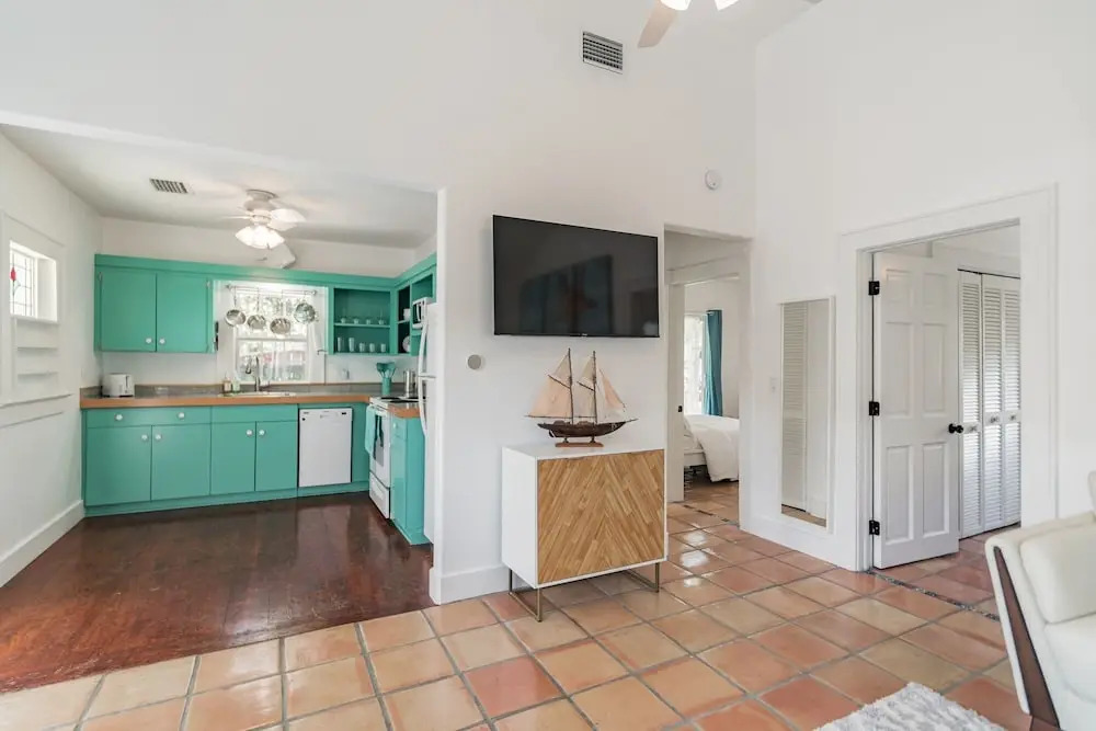 Sarasota, Fl Bungalow Bright & Breezy Coastal Vibes - 10 Mins To White Sand Beaches 2 Bedroom Home by RedAwning