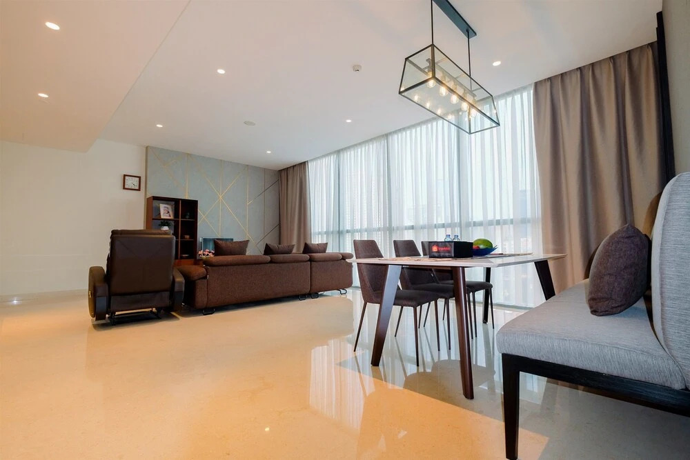 Classy 2BR Casa Domaine Apartment with Maid Room By Travelio