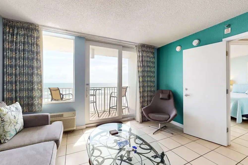 Harbour Beach Resort 401 - Daytona Beach Days