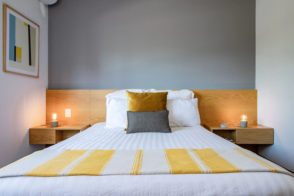Casai Hip Tech Top Floor apt w Private Terrace