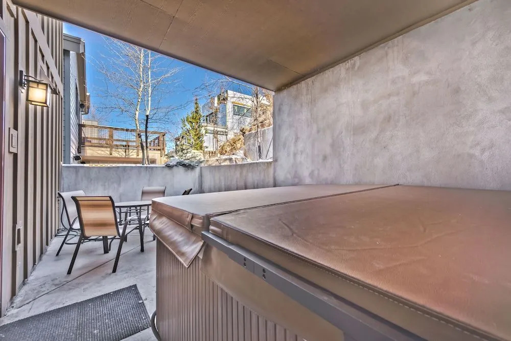 Park City Mountainside Manor