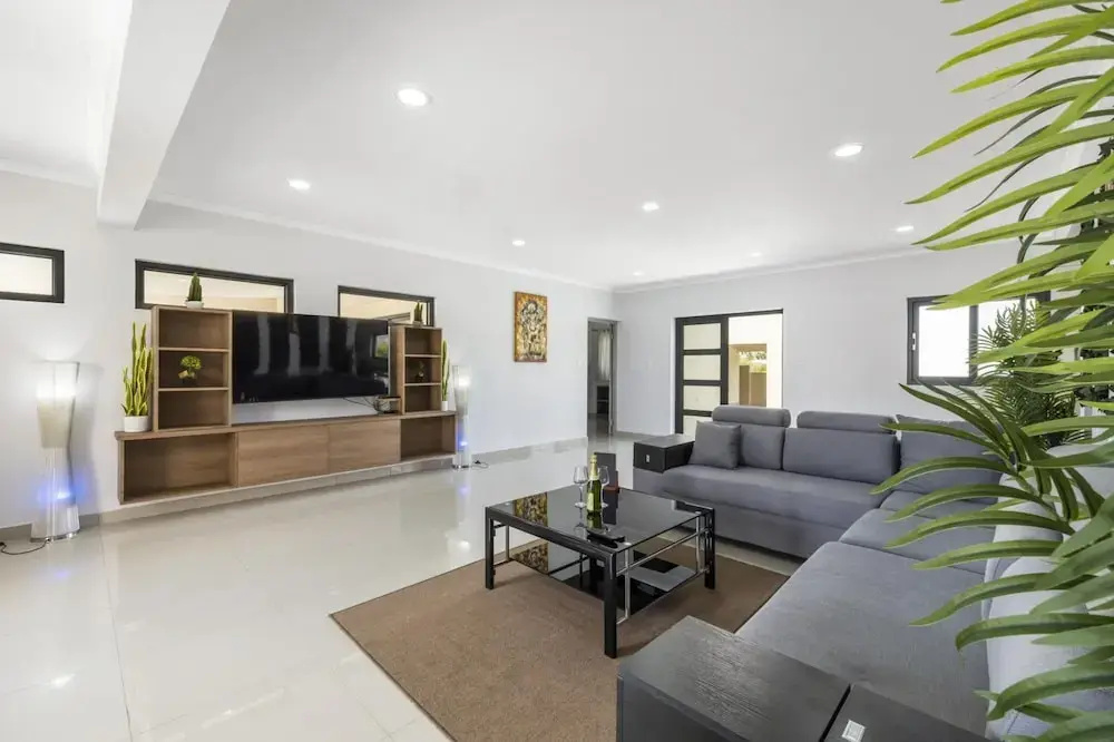 NEW 4br4ba Villa Across of Palmbeach w Pvt Pool