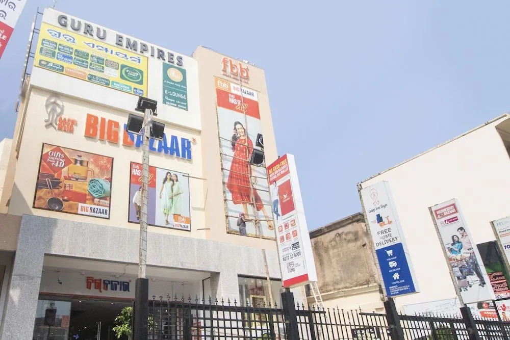 OYO 16340 Yellow Hotels