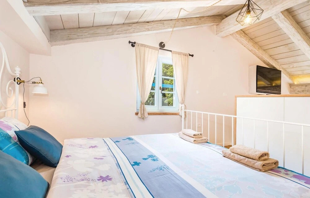 Stunning Home in Jurdani With Wifi and 2 Bedrooms