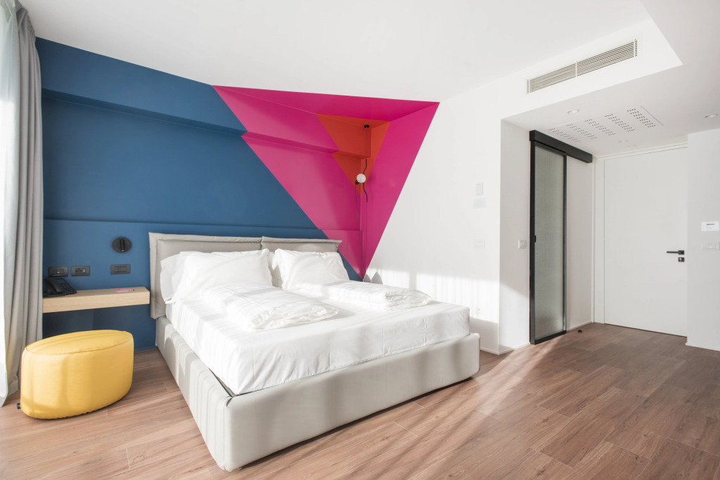 HOODY ACTIVE & HAPPINESS HOTEL