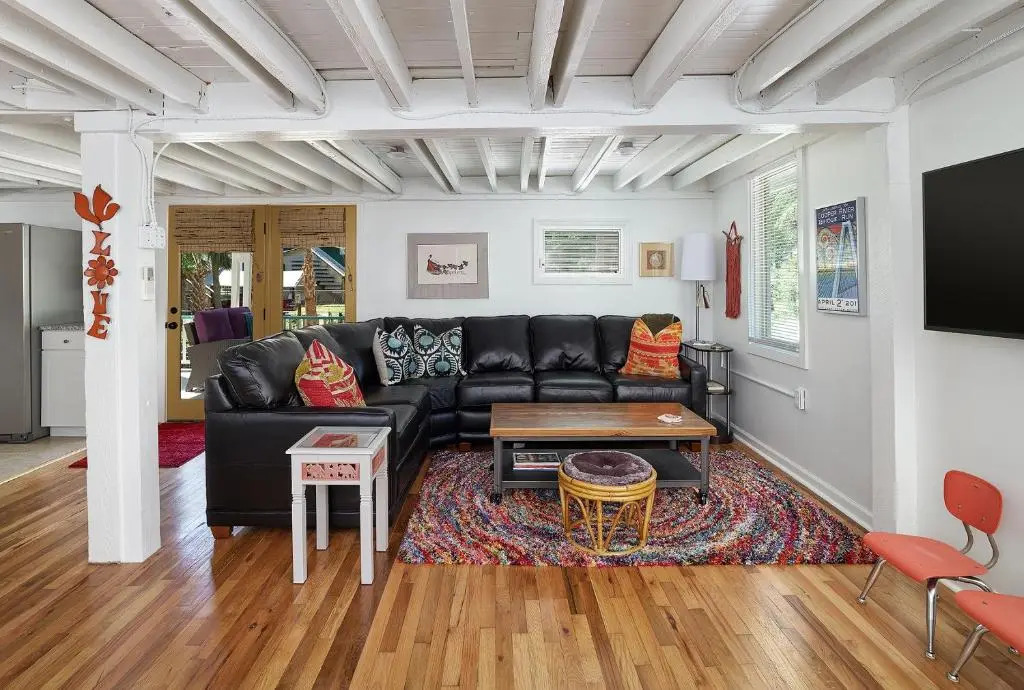 Folly Vacation 305 E Erie: Fantastic Location, Recently Renovated!