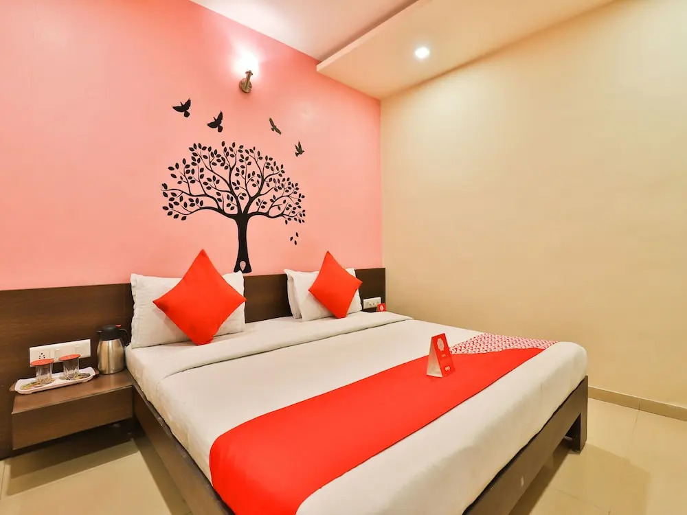 OYO 2466 Laljis Hotel