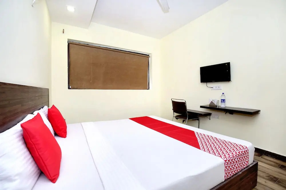 OYO 18540 Hotel Lemon And Chilli
