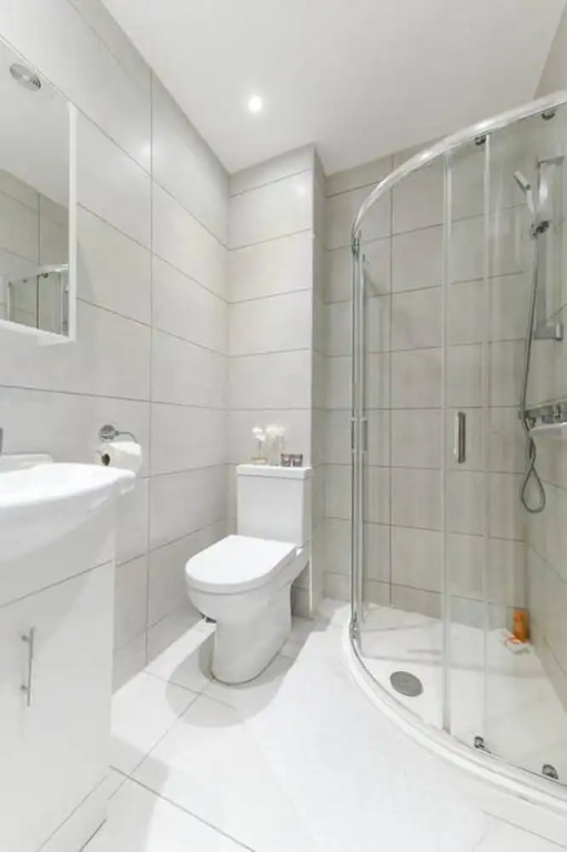 London Bermondsey, 3 People, Beautiful Studio