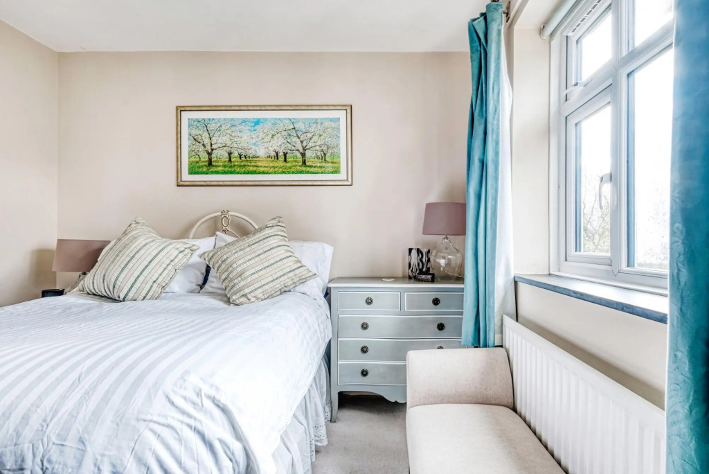 Stunning and Warm Home in Wandsworth by Underthedoormat