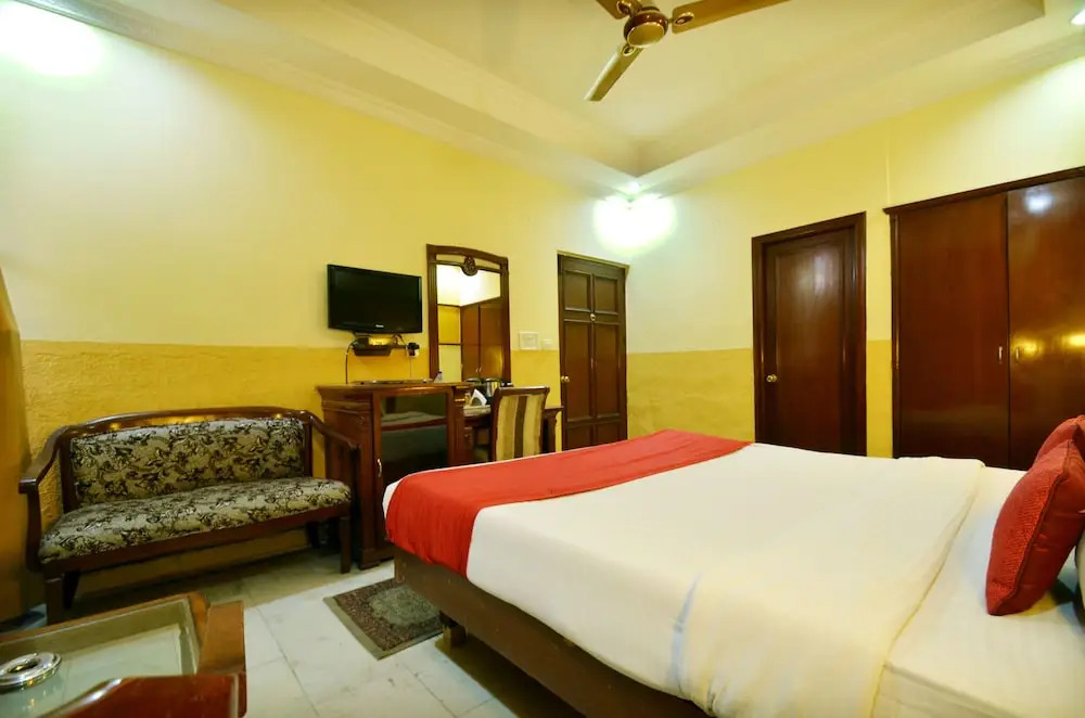 HOTEL CORPORATE INN