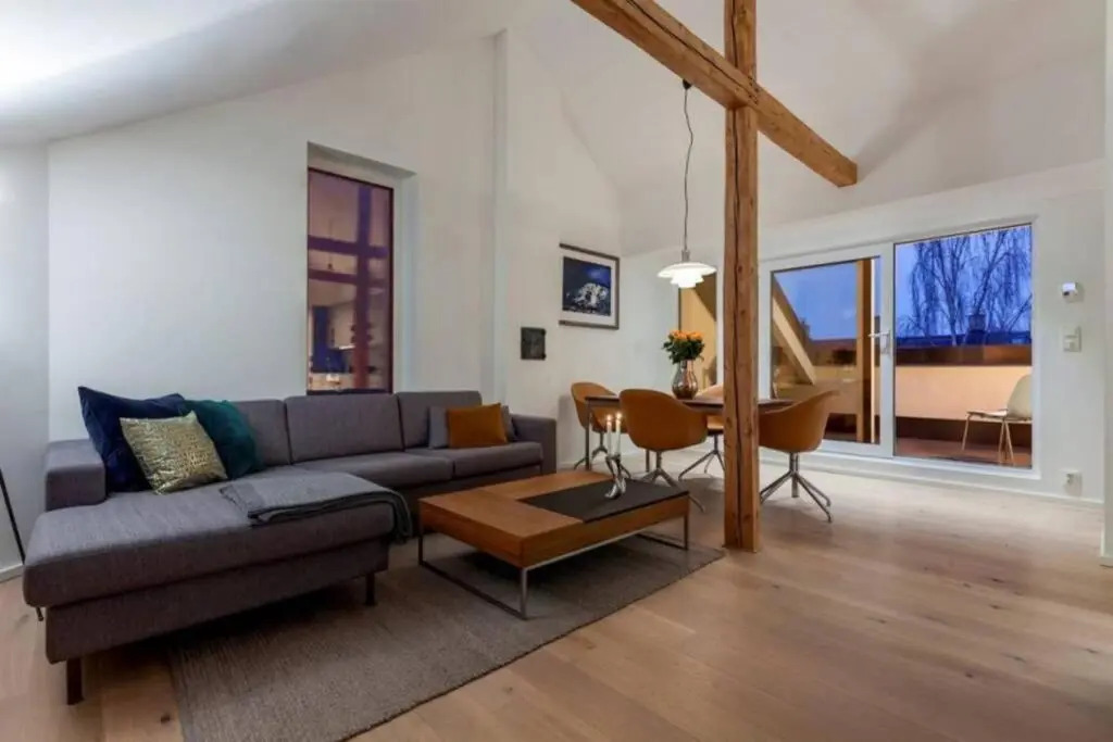 Stayplus Penthouse Apt W/Balcony