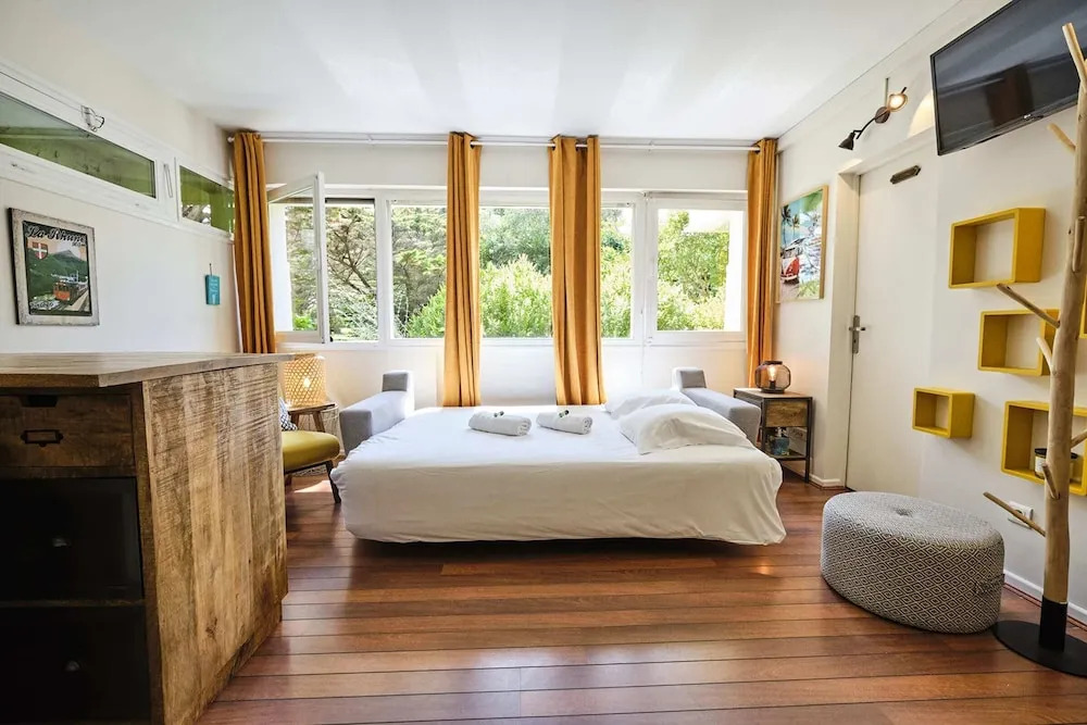 Cabana beach Golf and Pool by GuestReady