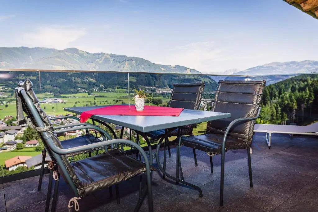Panorama Hotel Guggenbichl - inkl Sommerkarte, einmaliger Eintritt ins Tauern Spa & bester Ausblick über Kaprun