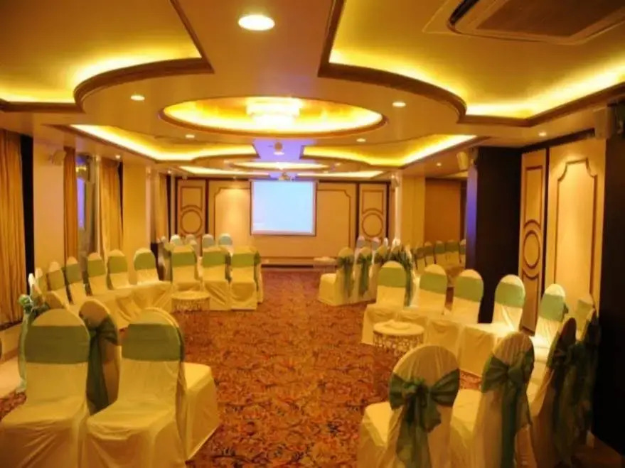 Royal Reve Hotel