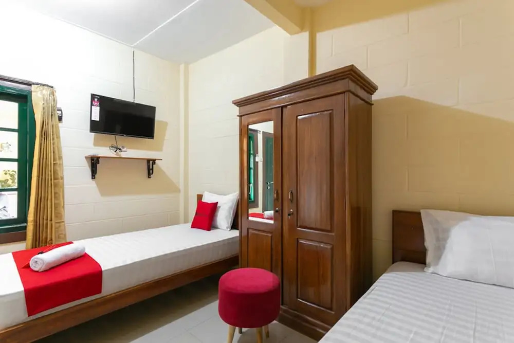 RedDoorz Syariah near Titik Nol Yogyakarta