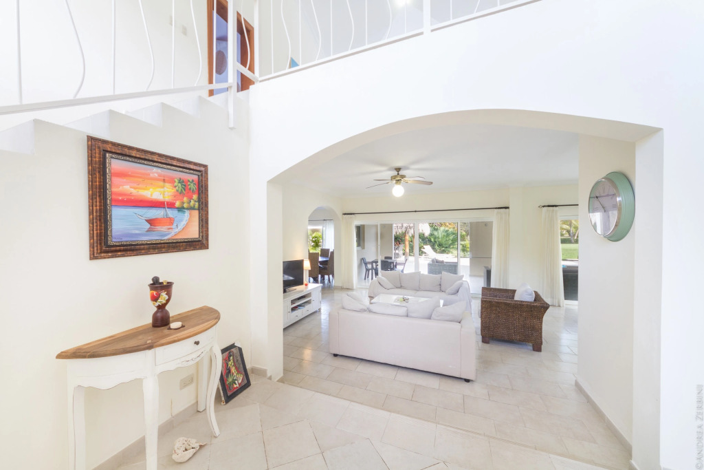 Villa in Bavaro for rent (Cocotal Golf & Country Club) – pool, billiards, maid