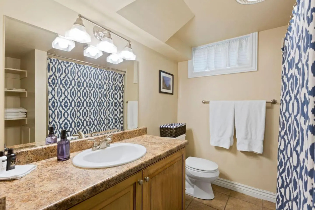 5 Bedroom Perfect Location to see the City and Ski Resorts