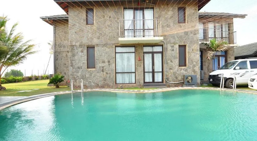 C & I Beach Hotel