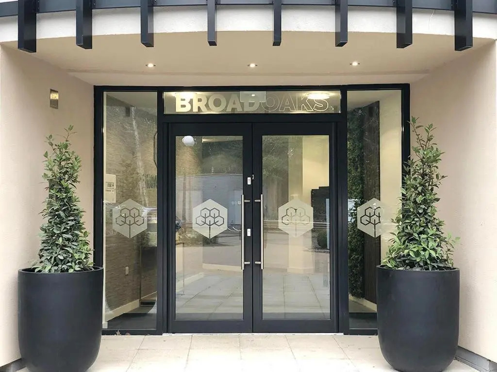 Roomotel - Broadoaks Apartments
