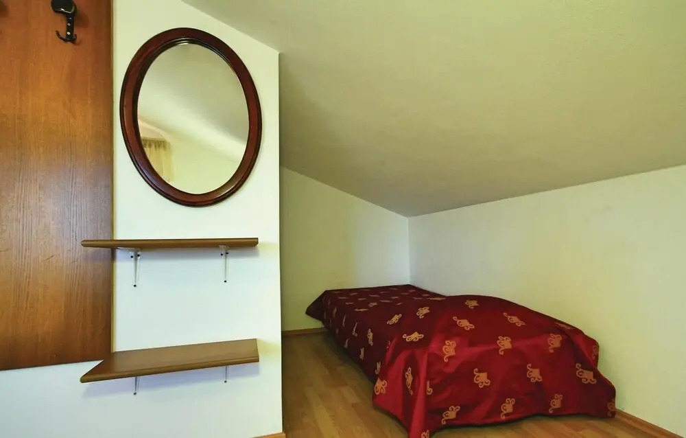 Amazing Home in Tar-vabriga With Wifi and 2 Bedrooms