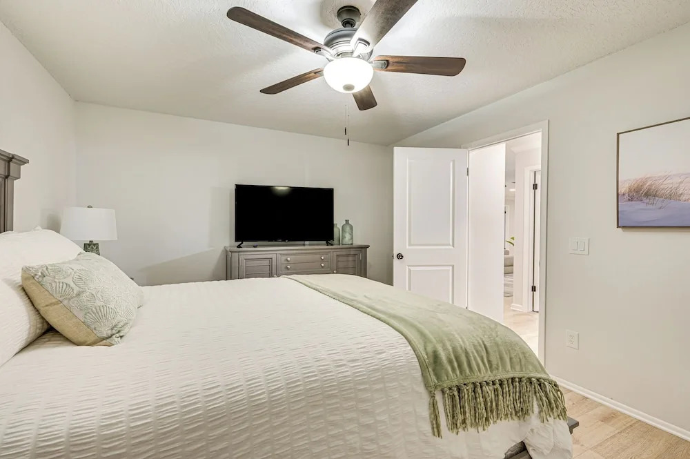 Furnished Outdoor Area! Family Home in Spring Hill