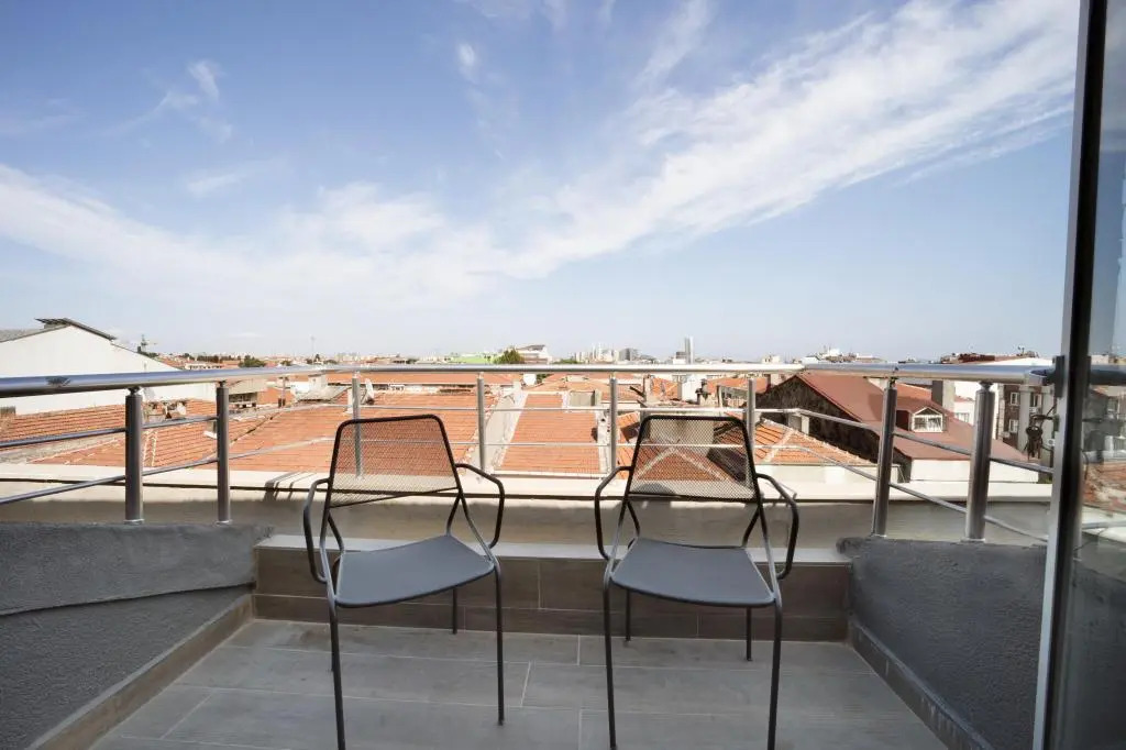 Second Suit Hotel