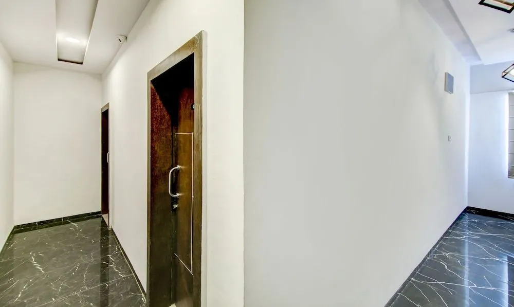 Hotel O S7