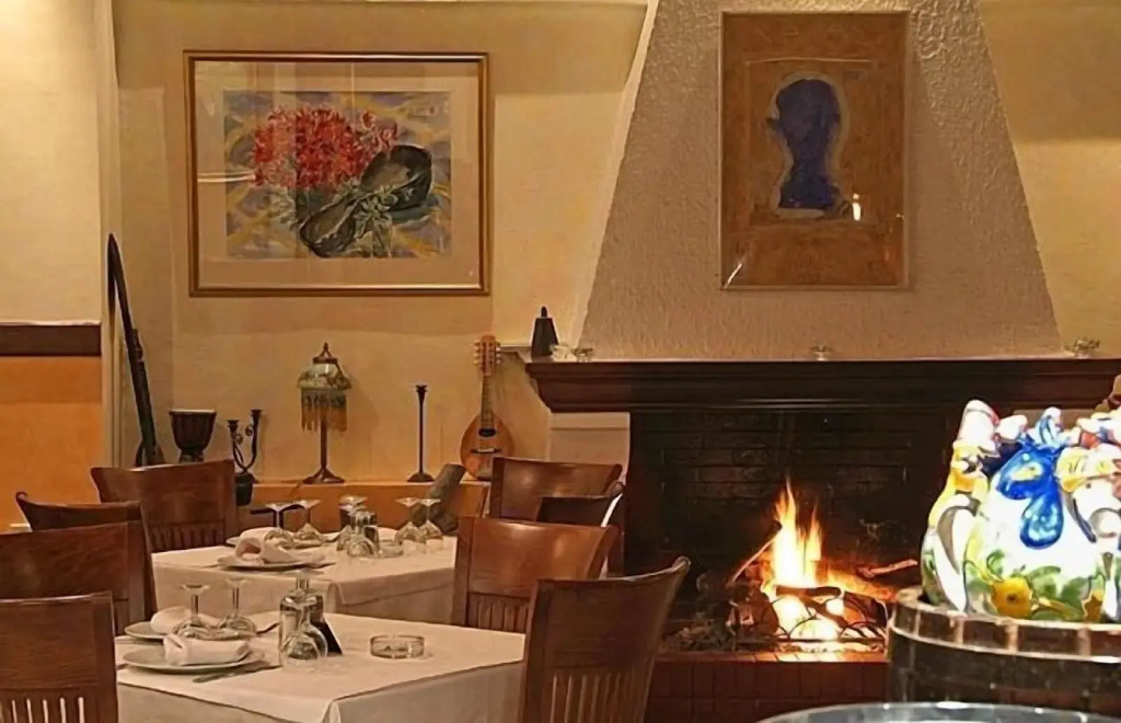 Iniohos Hotel