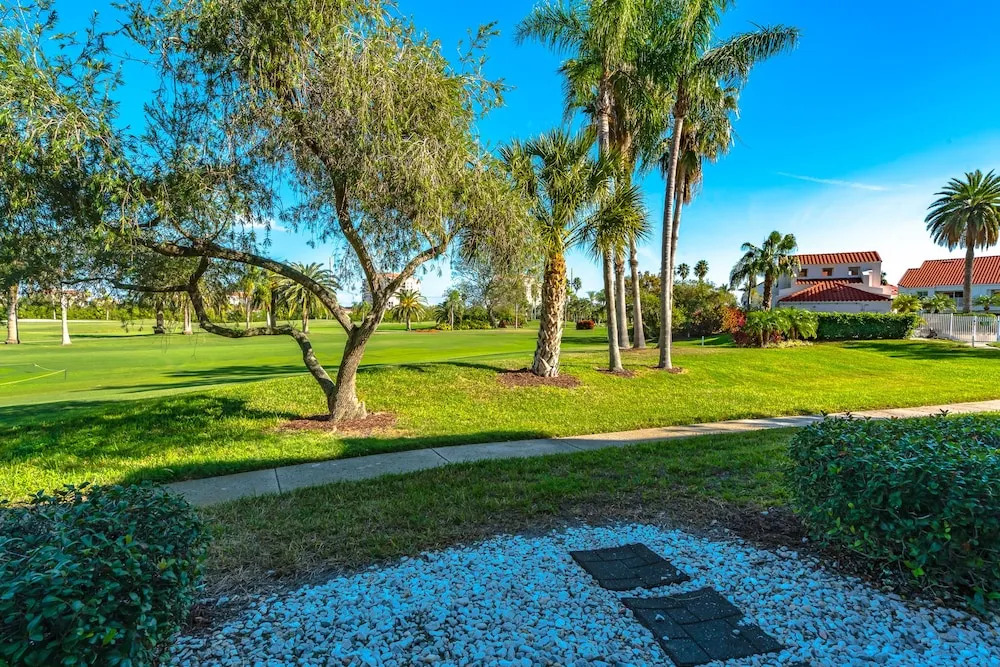 Vista Verde East 2-212