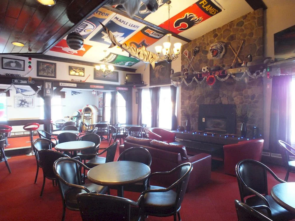 Dragon's Den Hotel