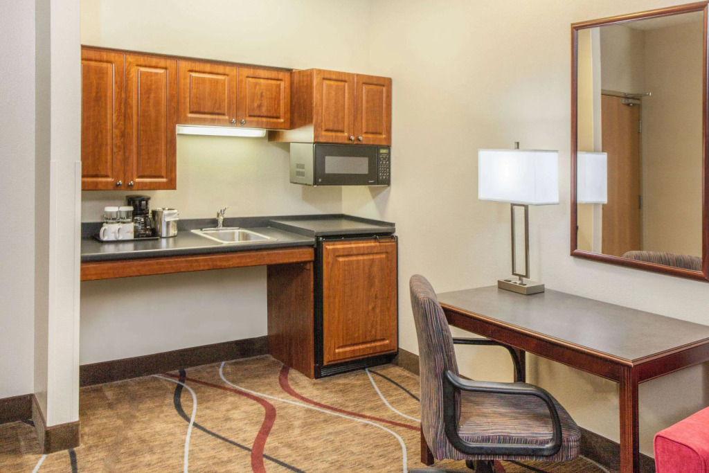 Hawthorn Extended Stay by Wyndham Bloomington
