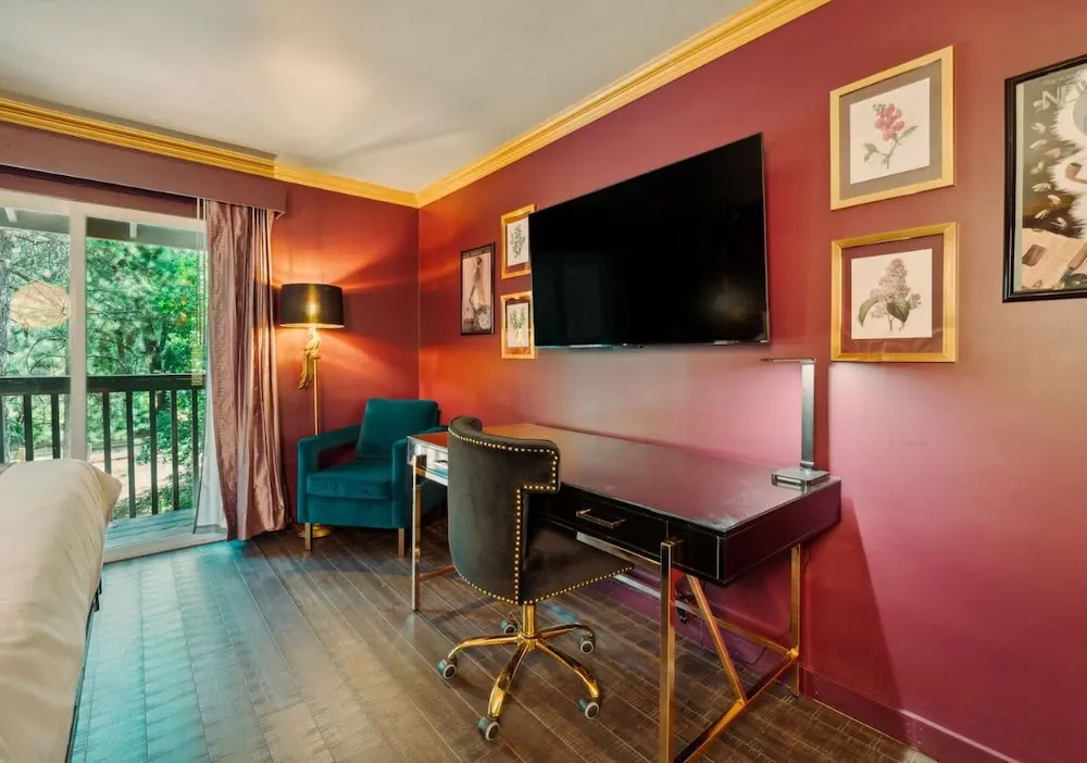 The Fainting Couch Boutique Hotel