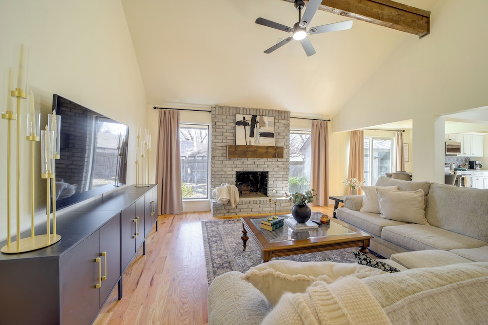 Groups Welcome, Central Location! Tulsa Gem + Yard