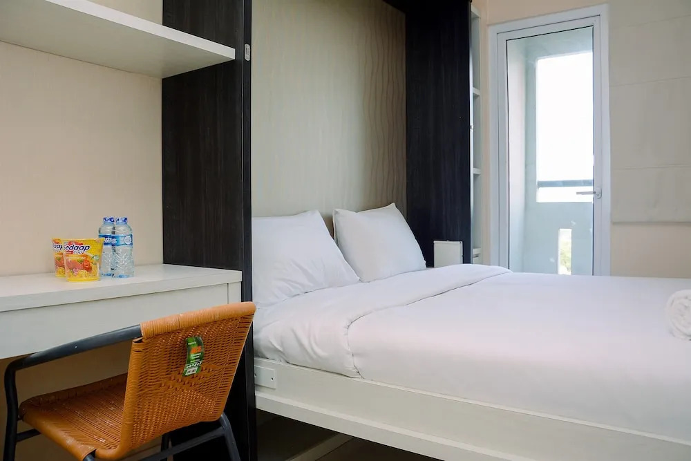Fancy and Nice Studio at Green Pramuka City Apartment By Travelio
