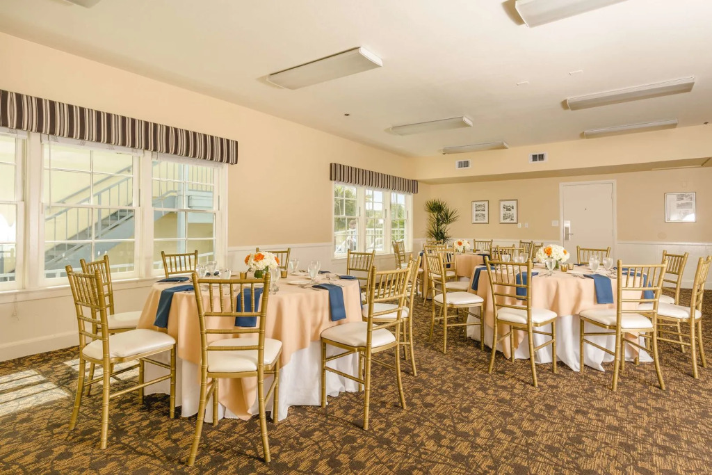 The Lafayette Hotel, Swim Club & Bungalows