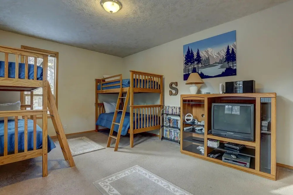 18 Hickory Pet-friendly Home With Expansive View of Pines by Redawning