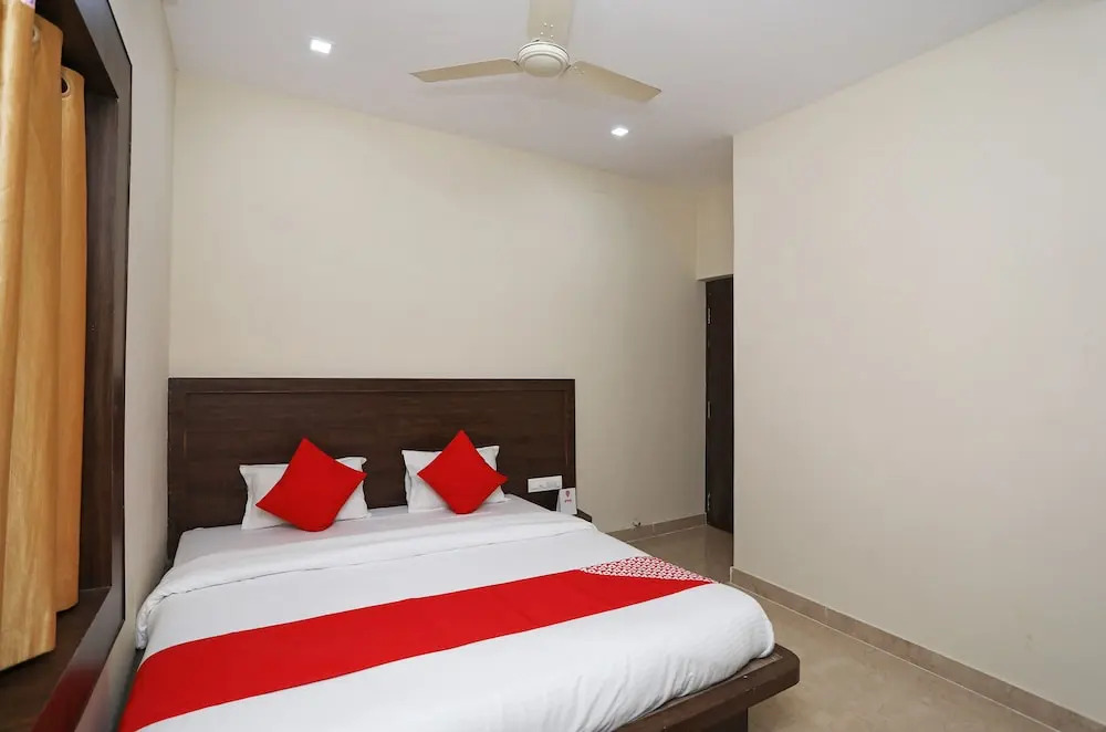 OYO 22955 Hotel Manorama