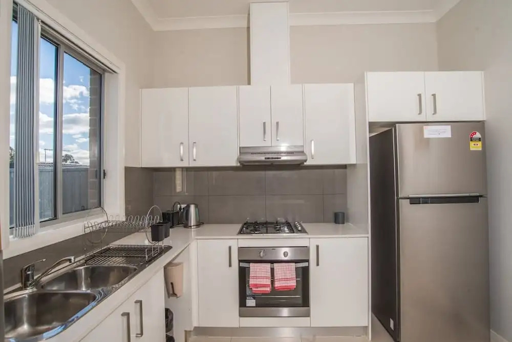 PEACEFUL 2Kingbed RootyHill Townhouse near Station