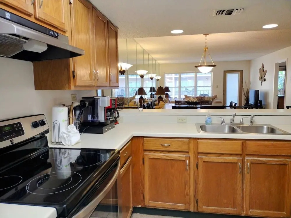 Beachview 208 Minium 2 Bedroom Condo by RedAwning