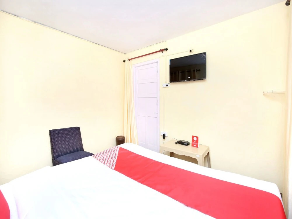 OYO 13645 Home Ever Sunny