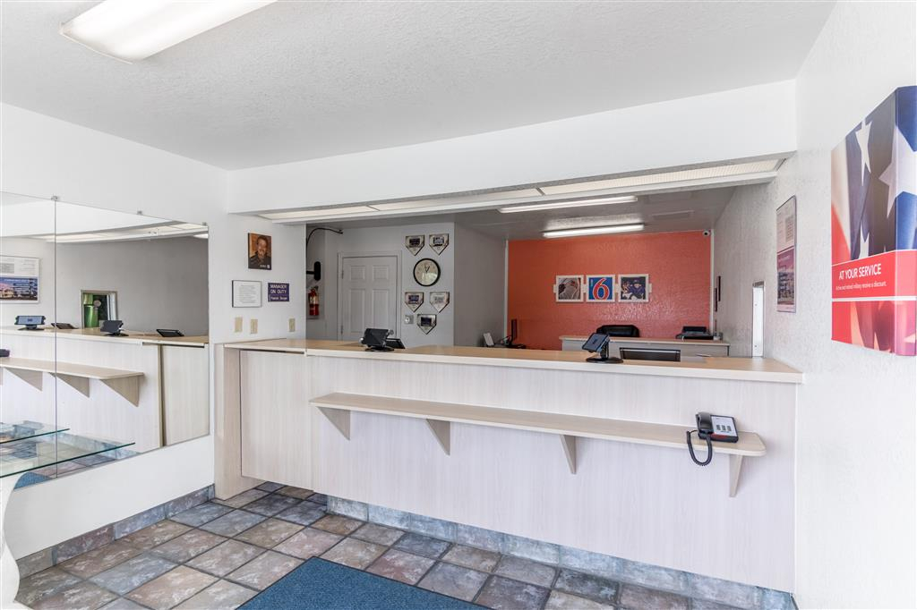 Motel 6 - Pensacola West