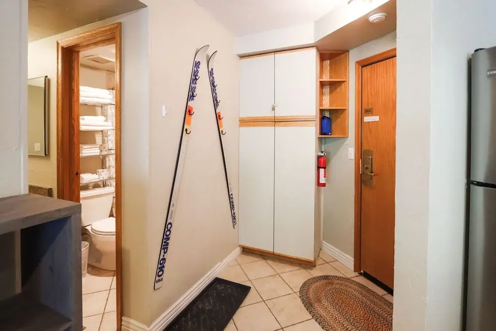 New Ski In/ski out Studio Onsite Amenities!