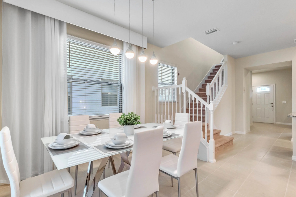 5 Bd 45 Ba Windsor At Westside 8928 Sa