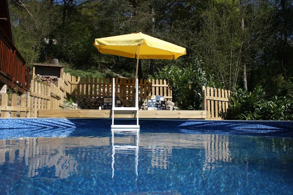Lakeside Escape for 6 Guests