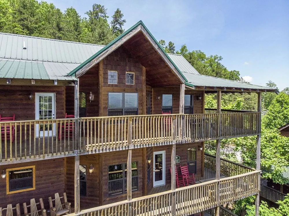 Smokerise Lodge by Heritage Cabin Rentals