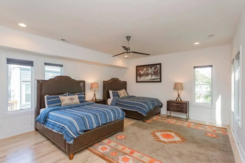 GTS - Germantown Spot - Close to Downtown - Huge Luxury Home With Backyard!